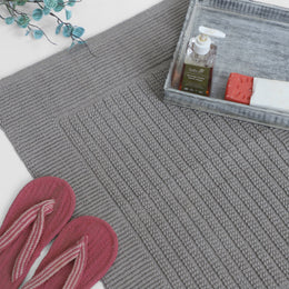 Grey textured border bath mat