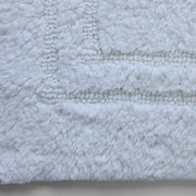 Minimal border white bathroom mat