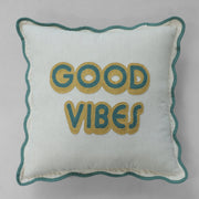 Decorative cushion with scalloped edge piping